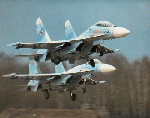 Máy bay chiến đấu hạng nặng Su-27 do Nga chế tạo